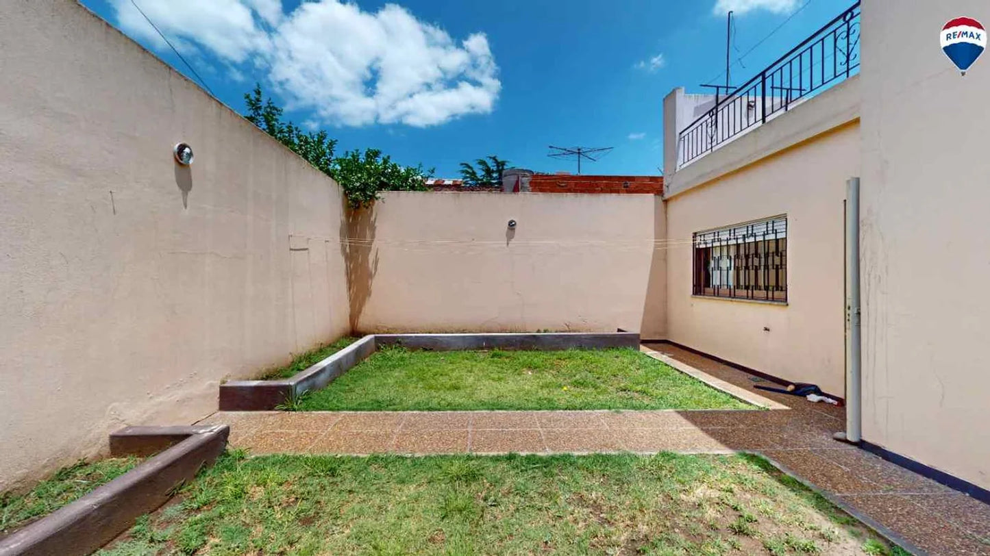 145.000 USD CASA DE 5 AMB CON GARAGE Y QUINCHO